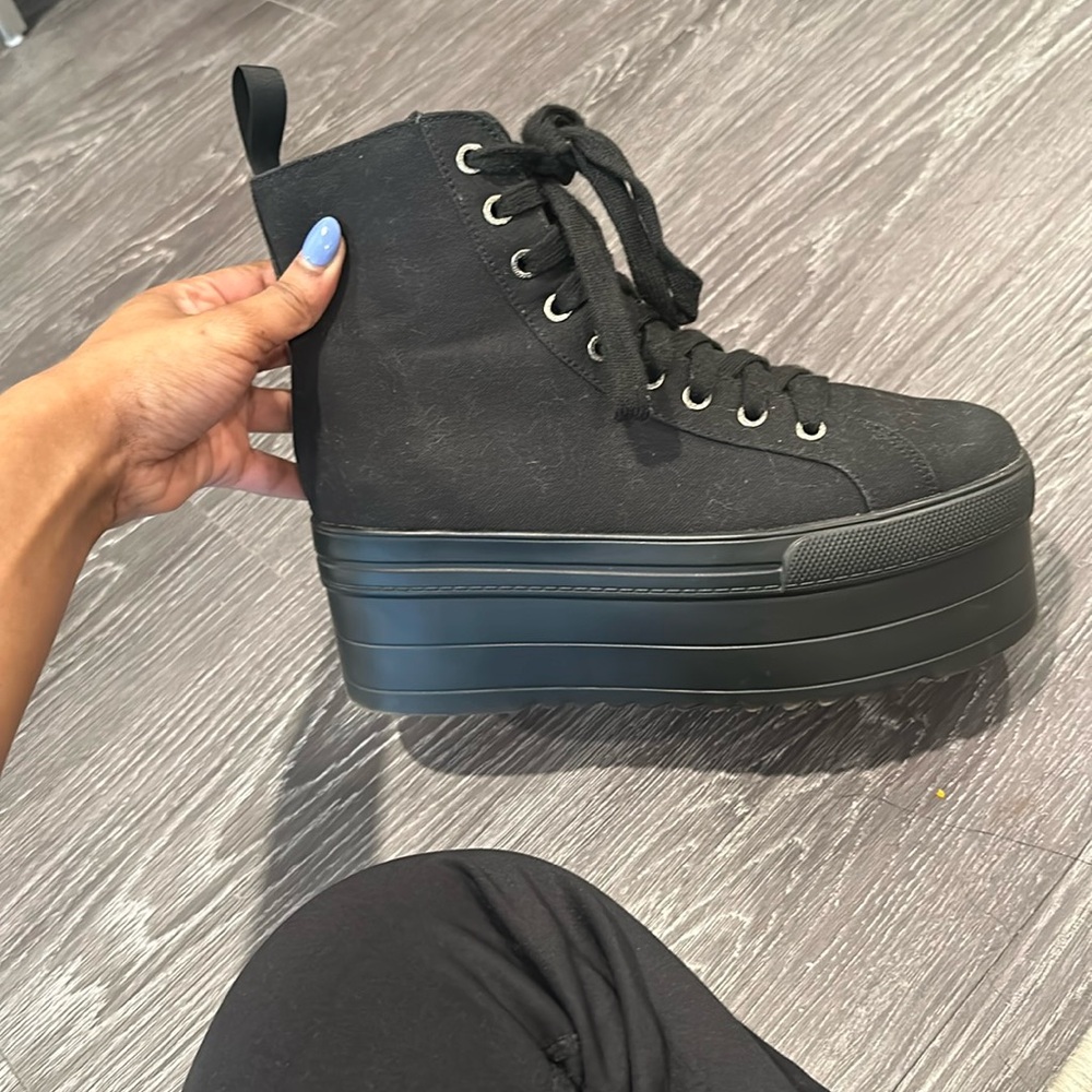 Platform converse